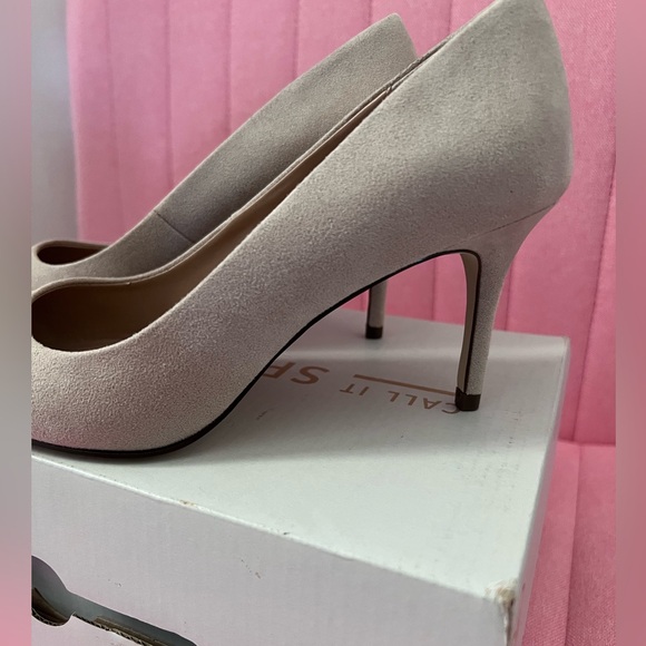 CALL IT SPRING HEELS - Picture 2 of 5